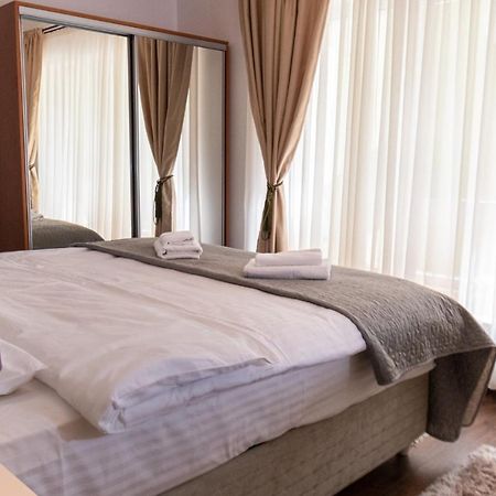 Nature Apartment - Minutes Away From The Old Town And Afi Mall Braşov Exteriör bild