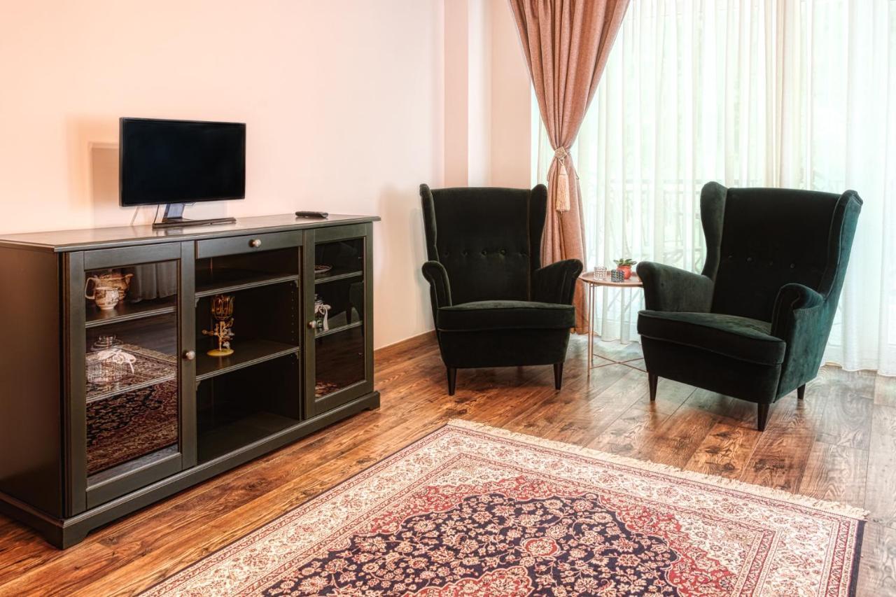 Nature Apartment - Minutes Away From The Old Town And Afi Mall Braşov Exteriör bild
