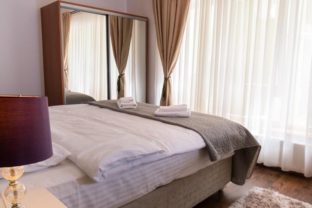 Nature Apartment - Minutes Away From The Old Town And Afi Mall Braşov Exteriör bild