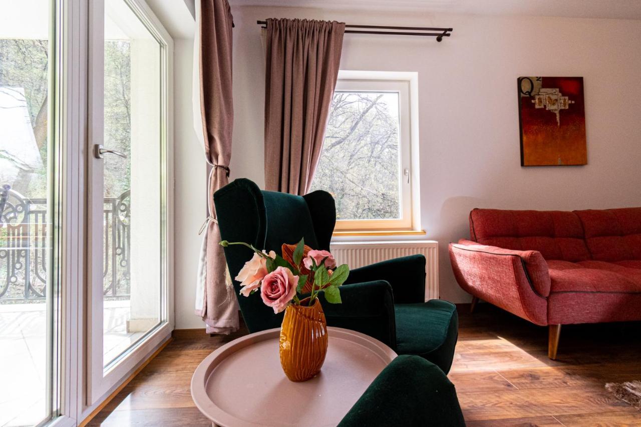 Nature Apartment - Minutes Away From The Old Town And Afi Mall Braşov Exteriör bild